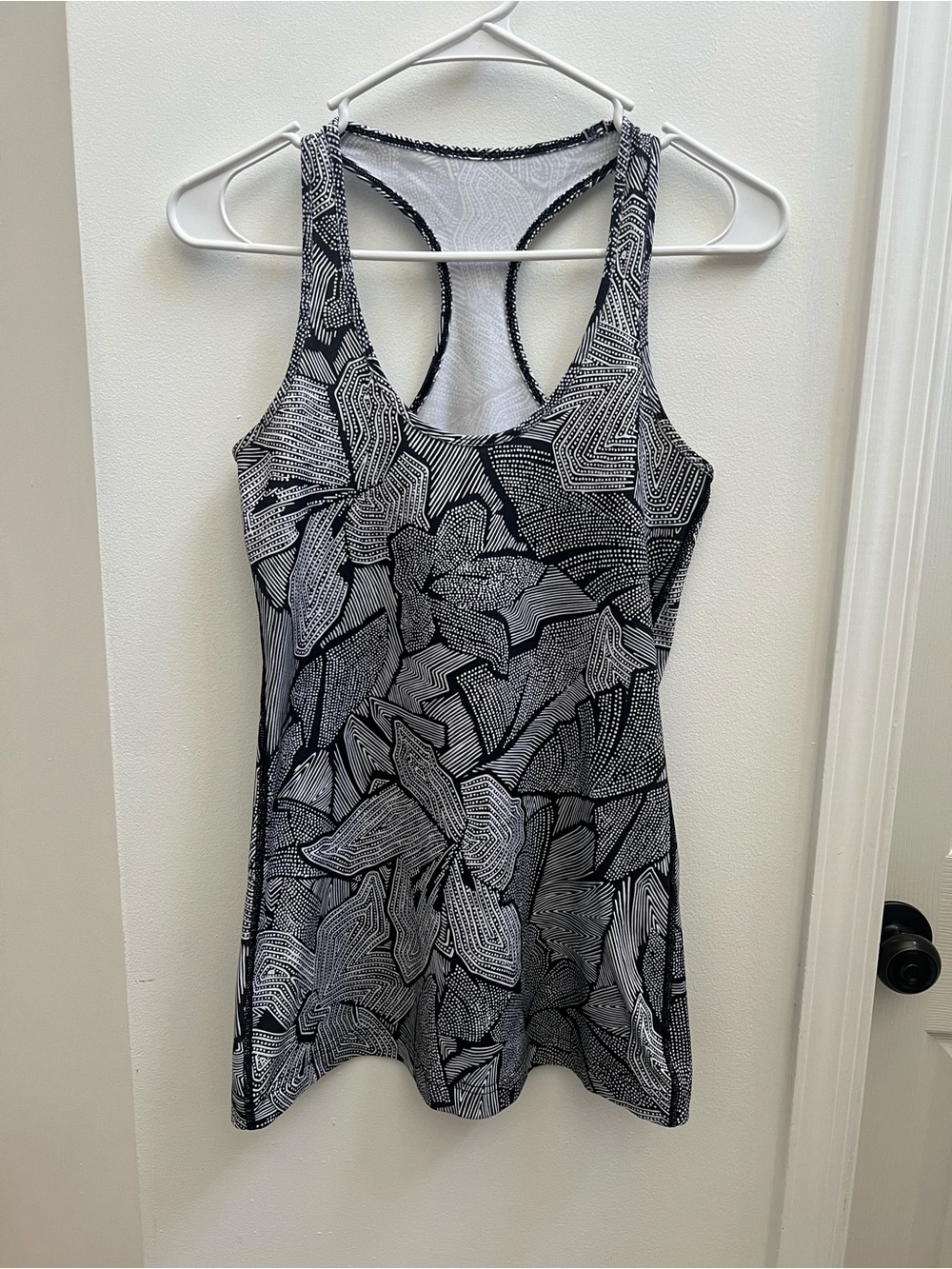 Lululemon Women’s Black White Design Tank Top Size M